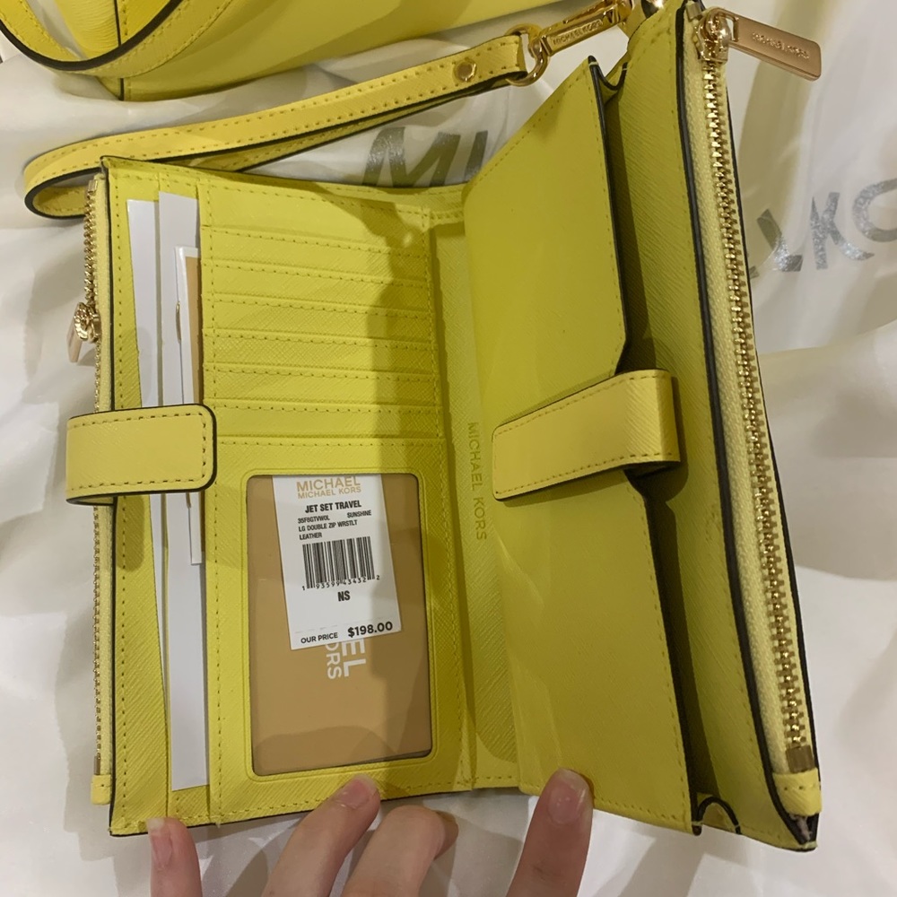 NWT MICHAEL KORS YELLOW LURSE AND WALLET SET 😍 - Picture 5 of 11